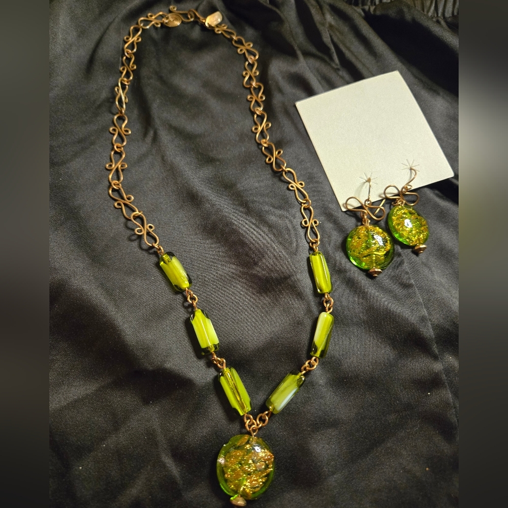 🌿 Signed “Dee” Green Art Glass Necklace & Earring Set – Murano-Style